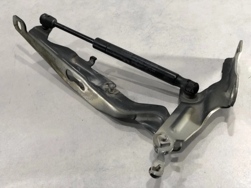 Петля капота Volvo XC60 2011 30779283 DZ, правая