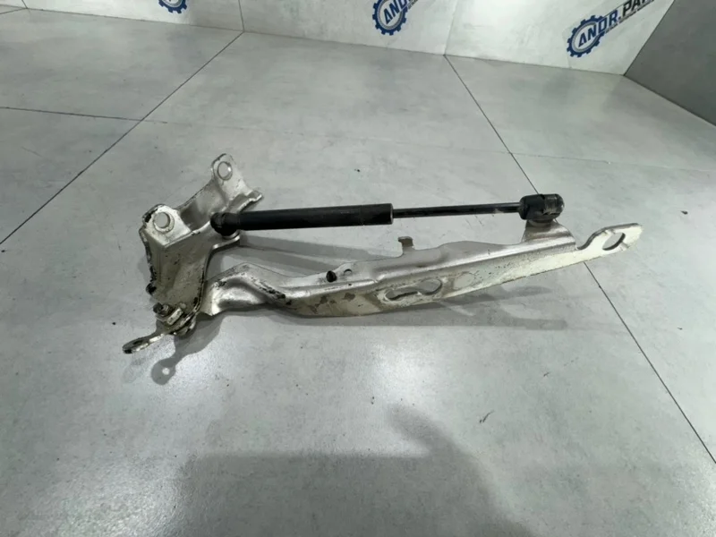 Петля капота Volvo XC70 31250185, левая