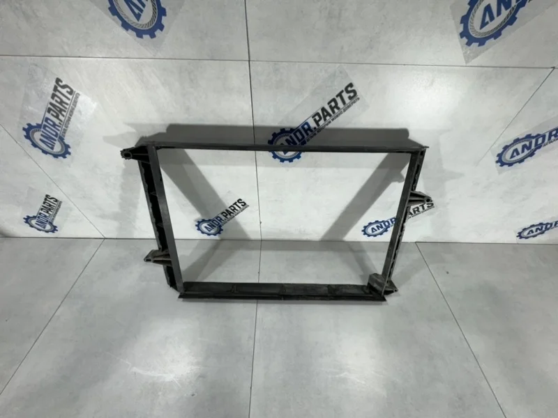 Рамка радиатора Volvo S60 30730522