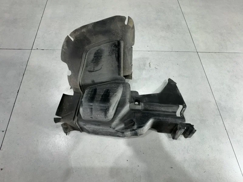 Дефлектор радиатора Volvo S60 2011 30796466, левый