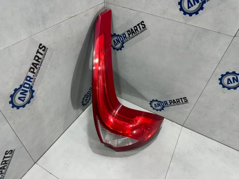 Фонарь задний правый Volvo XC60 31323035