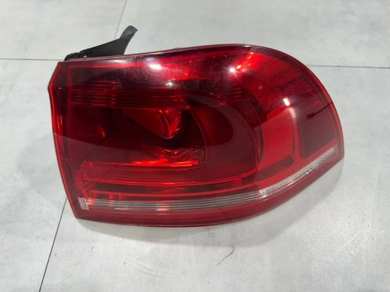 Фонарь задний правый VOLKSWAGEN Touareg 7P6945096D 7P6