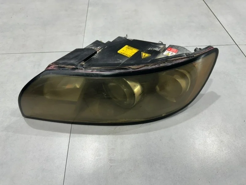 Фара ксеноновая Volvo S40 30698877, левая