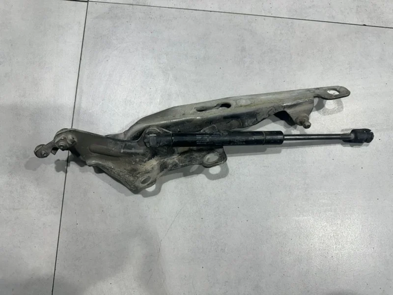 Петля капота Volvo S60 30799178, левая