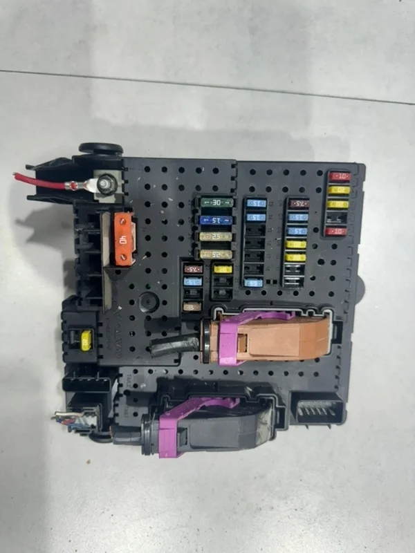 Блок предохранителей Volvo XC90 30786646