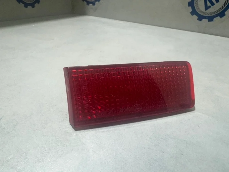 Катафот бампера Volkswagen Touareg 2011 7P6945106 2 CGRA