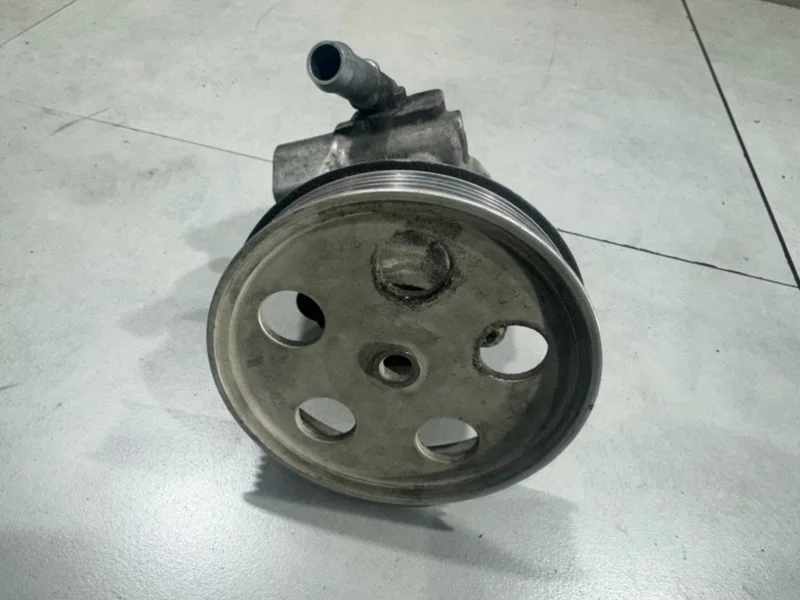 Насос гидроусилителя руля Audi q5 2011 06B145255 CDN