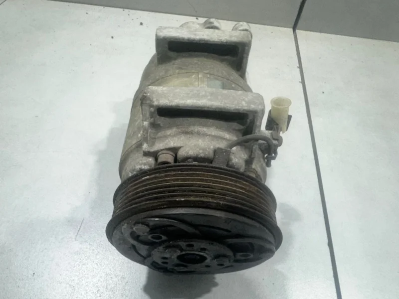 Компрессор кондиционера Volvo S60 2004 30761388 B5244S