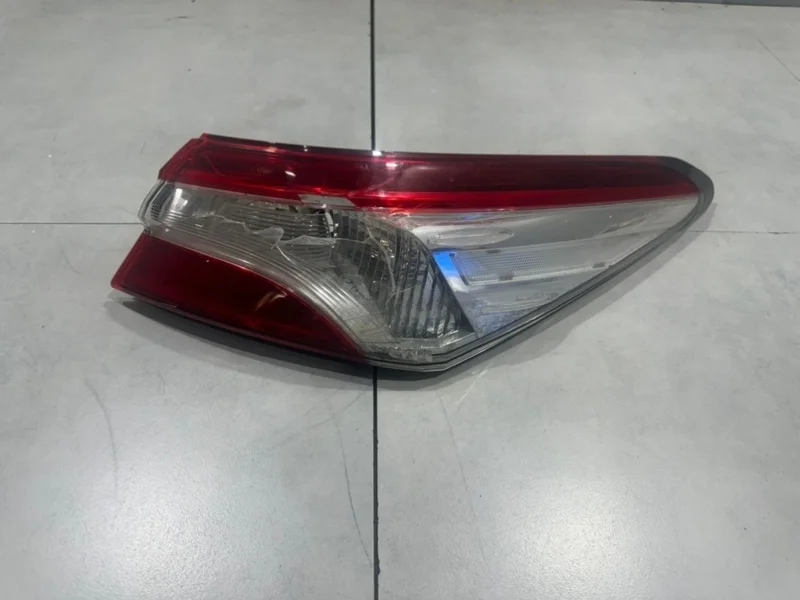Фонарь задний правый Toyota Camry 2018 8155133660 XV70