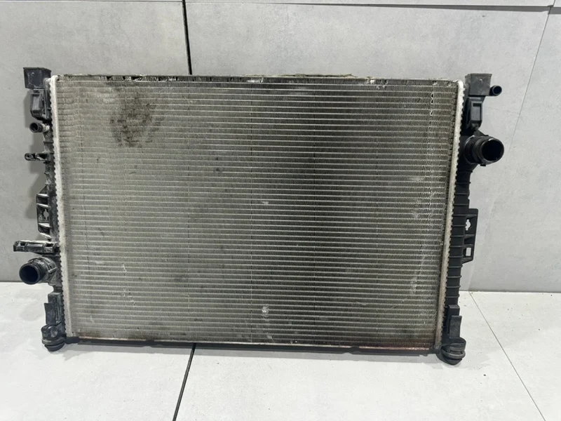 Радиатор охлаждения двигателя Volvo XC60 2012 31368082