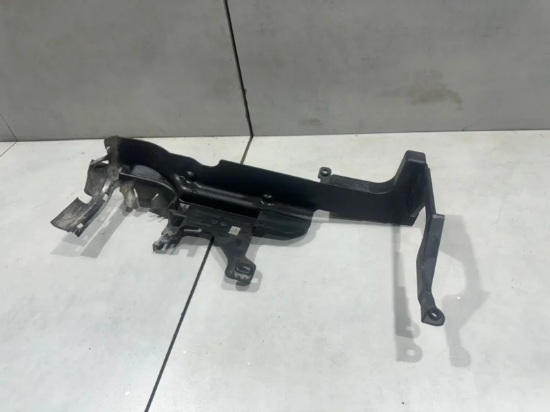 Дефлектор радиатора Volvo XC60 30764572, левый