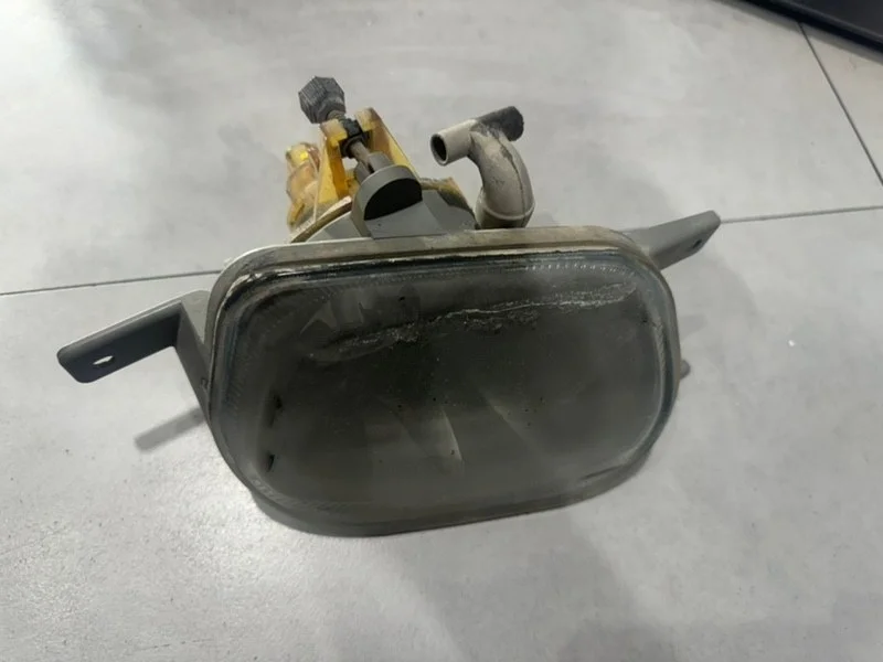 Фара противотуманная левая Volvo XC90 31111182