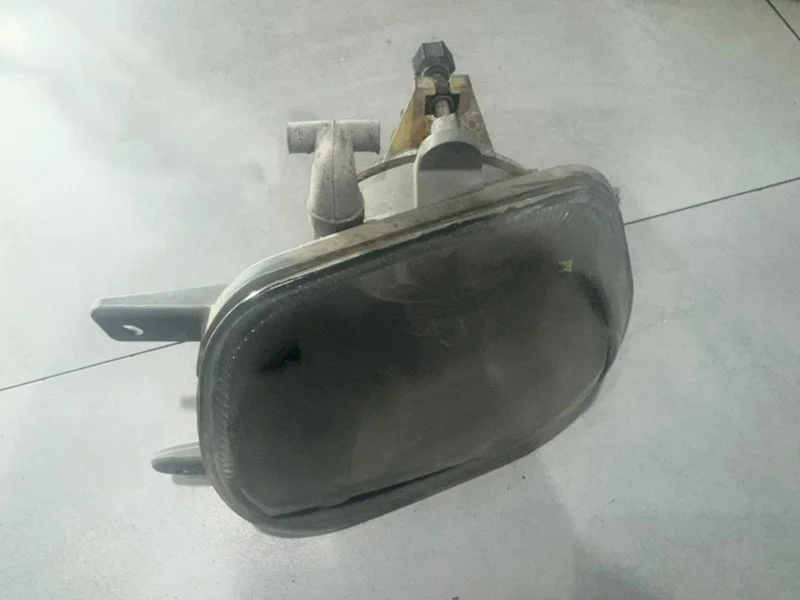 Фара противотуманная правая Volvo XC90 31111183