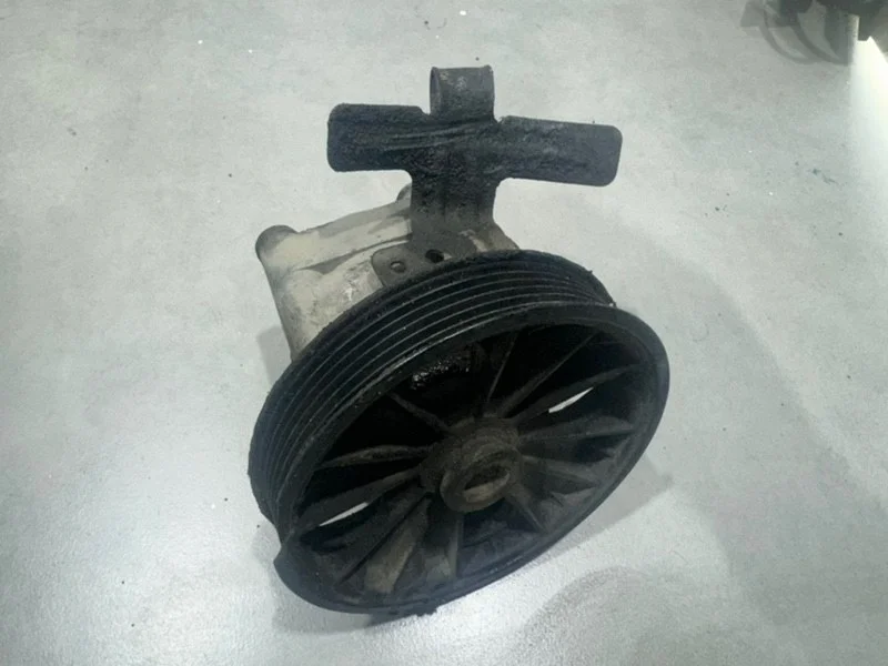 Насос гидроусилителя руля Volvo XC90 30741789 B5254T2