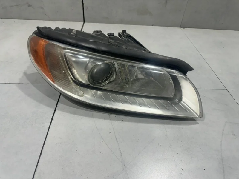 Фара ксеноновая Volvo S80 31395155, правая