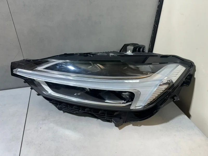Фара ксеноновая Volvo XC60 2021 31656616, левая