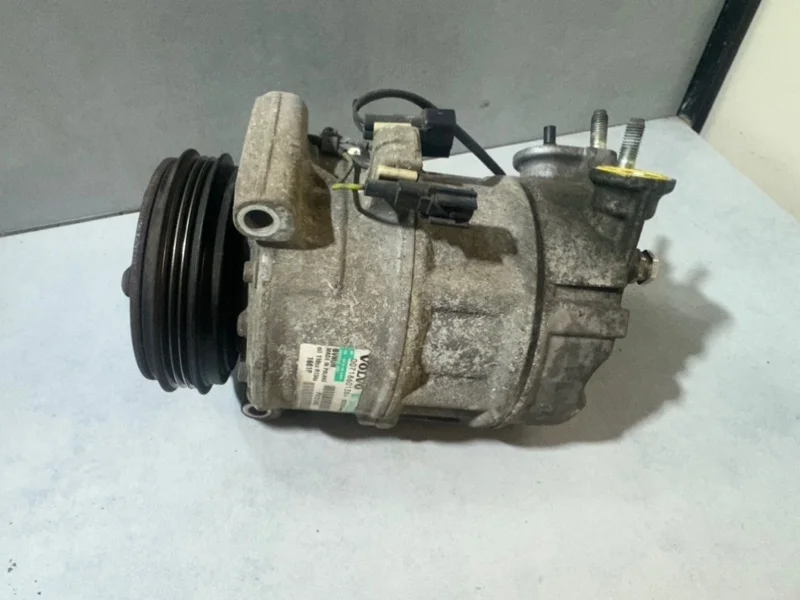 Компрессор кондиционера Volvo S60 31315453