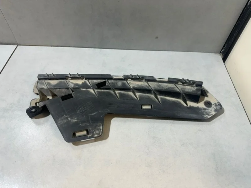 Кронштейн переднего бампера Volvo S80 30796388, правый