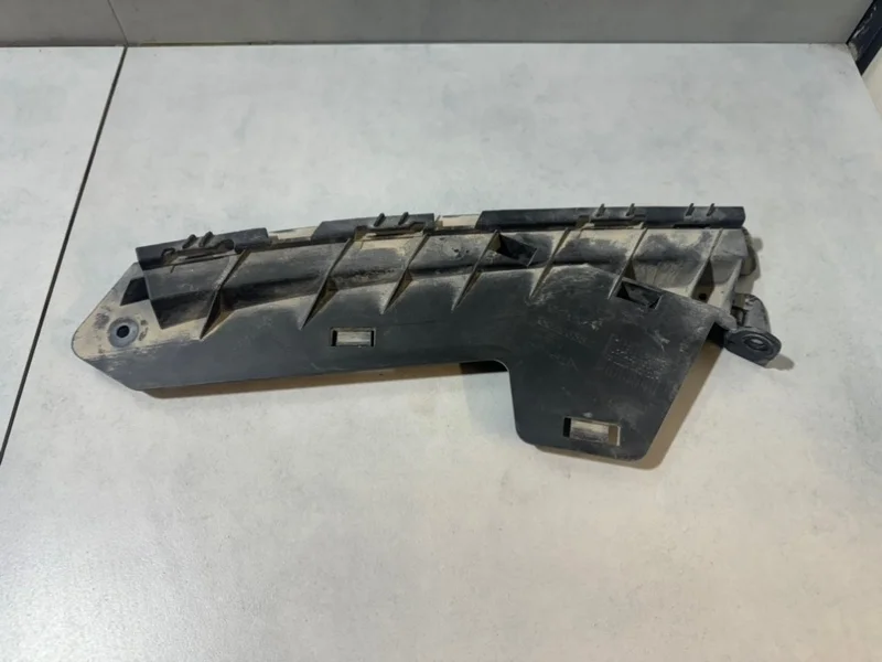 Кронштейн переднего бампера Volvo S80 30796387, левый