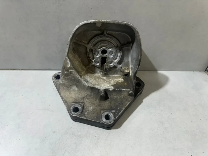 Кронштейн двигателя Volvo XC90 8634894 B6294T, задний