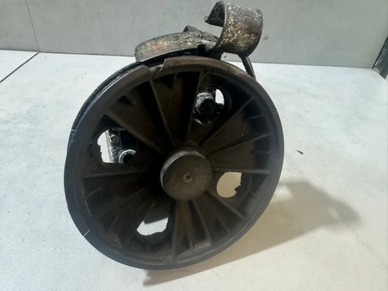 Насос гидроусилителя руля Volvo XC90 8683967 B5254T2