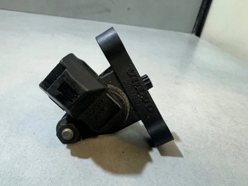 Датчик коленвала Volvo S80 30637803 B5254T6