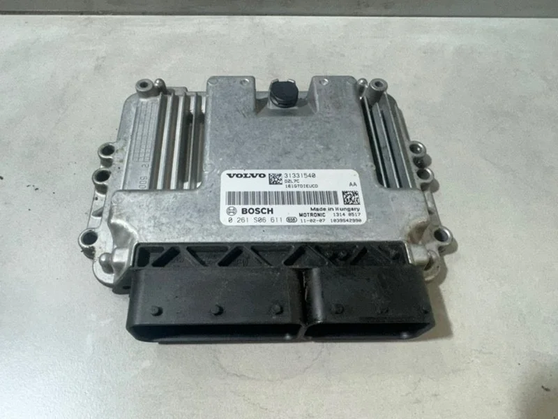 Блок управления двигателем Volvo S60 31331540 B4164T
