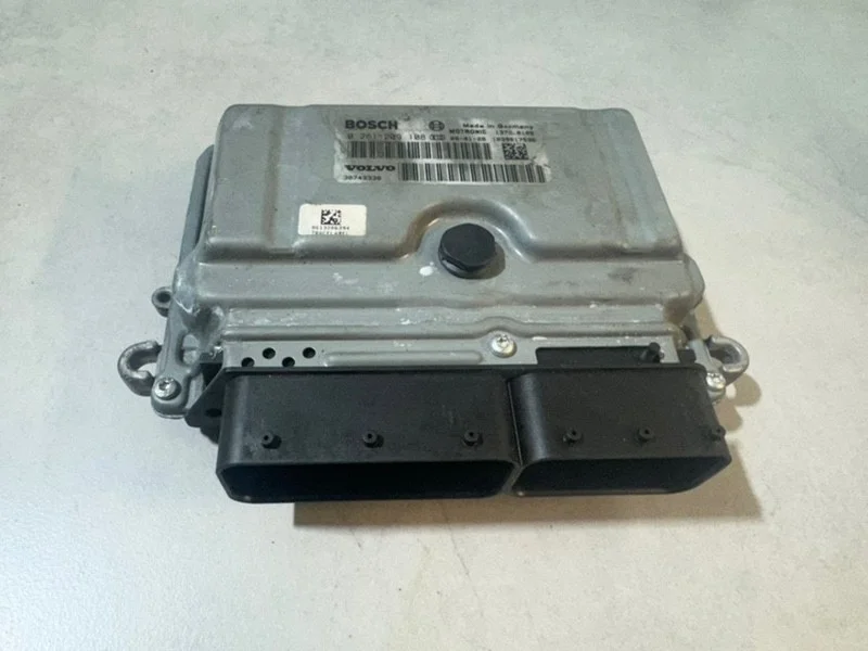 Блок управления двигателем Volvo S80 30743338 B5254T6