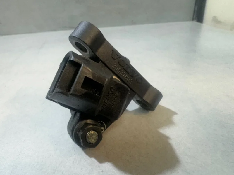 Датчик коленвала Volvo XC90 30637803 B5254T2