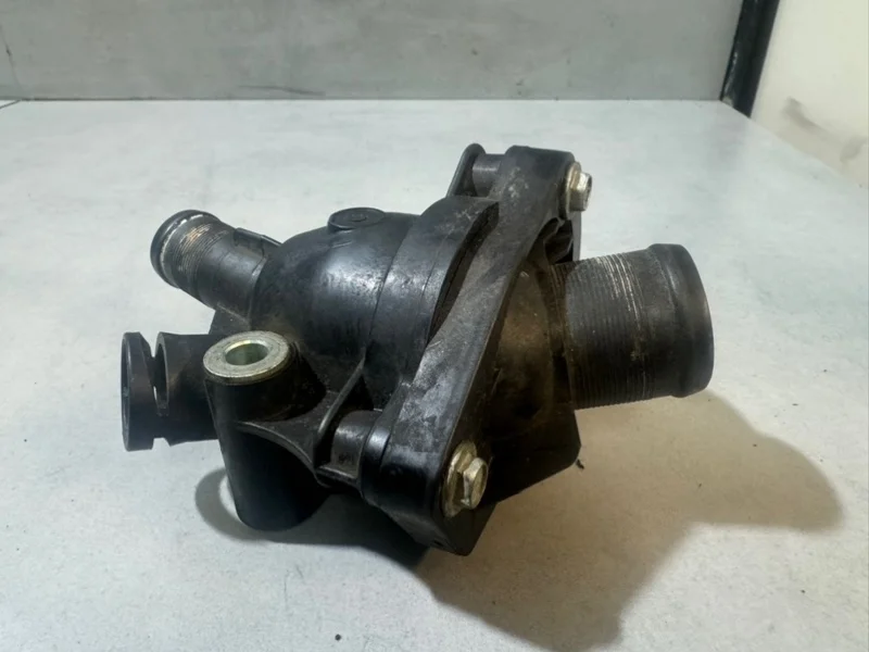 Корпус термостата Volvo S80 30650810 B5254T6