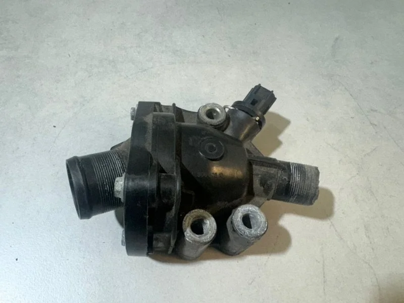 Корпус термостата Volvo S80 30650810 B5254T