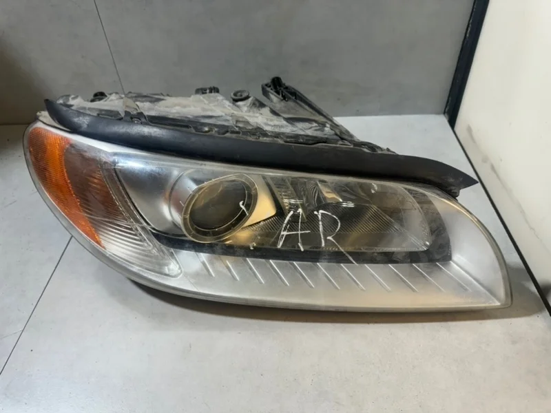 Фара ксеноновая Volvo S80 2010 31214348, правая