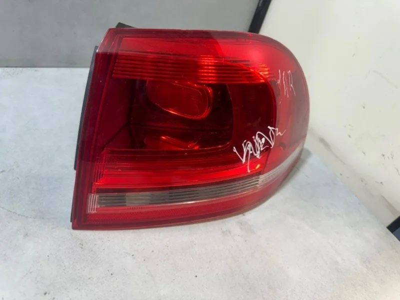 Фонарь задний правый Volkswagen Touareg 2012 7P6945096D 1 CGNA