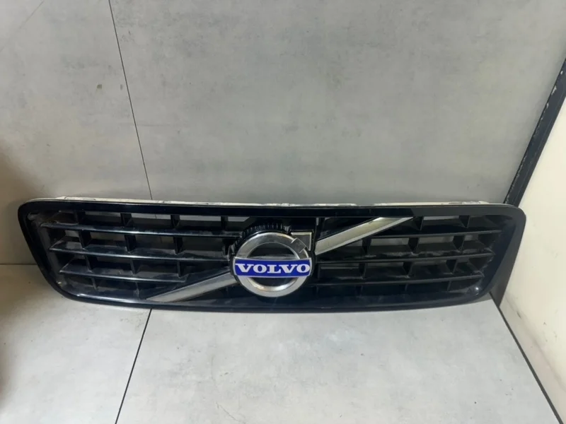 Решетка радиатора Volvo XC90 30678983