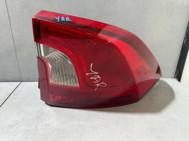Фонарь задний правый Volvo S60 30796268