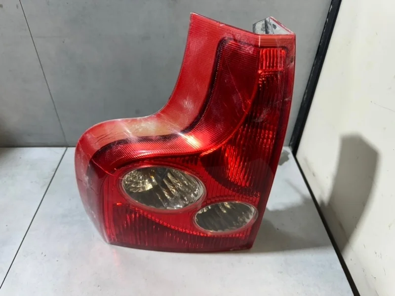 Фонарь задний левый Volvo XC90 30612810