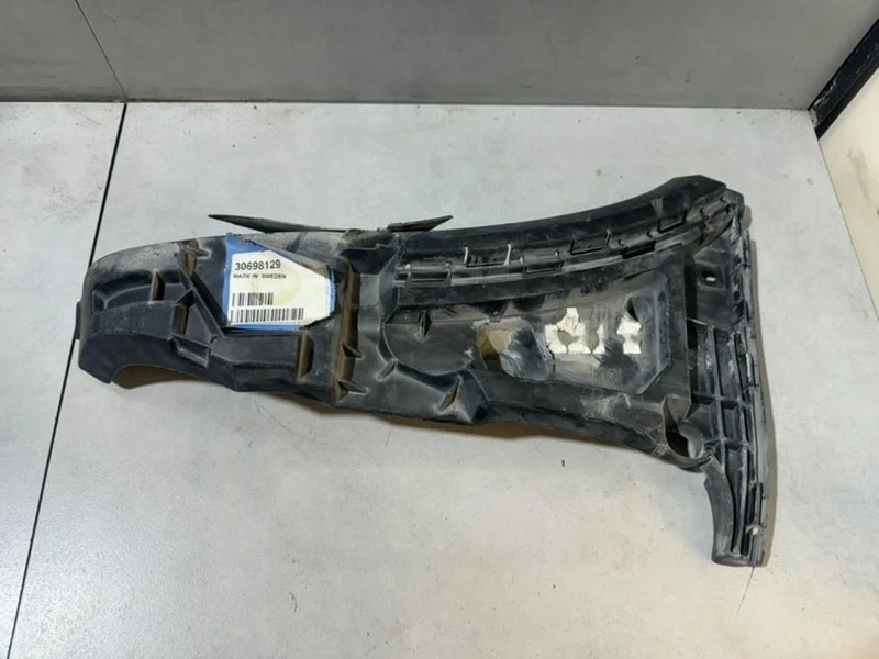 Кронштейн переднего бампера Volvo XC90 30698129, правый