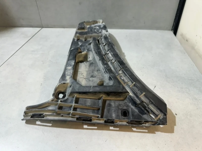 Кронштейн переднего бампера Volvo XC90 30698129, правый