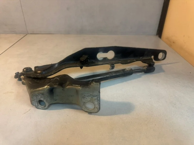 Петля капота Volvo S80 31385810, левая
