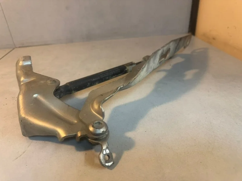 Петля капота Volvo XC70 31250186, правая