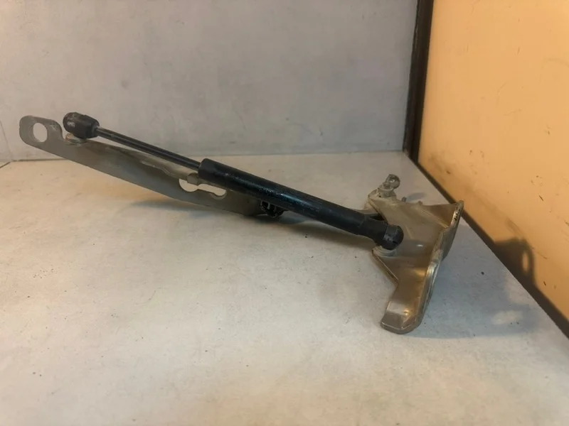 Петля капота Volvo XC70 31250185, левая