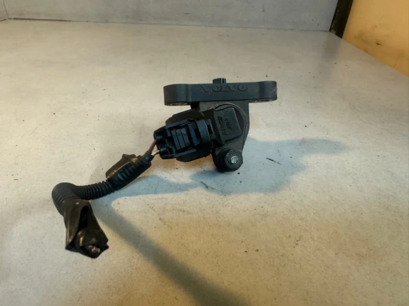 Датчик коленвала Volvo S40 30637803 B5244S4