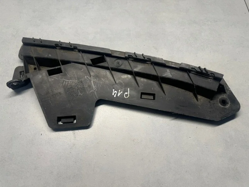 Кронштейн переднего бампера Volvo XC70 2015 30796388 2 D5244T20, правый