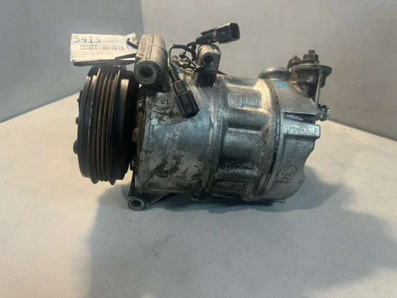 Компрессор кондиционера Volvo XC70 2012 36011355 D5244T15