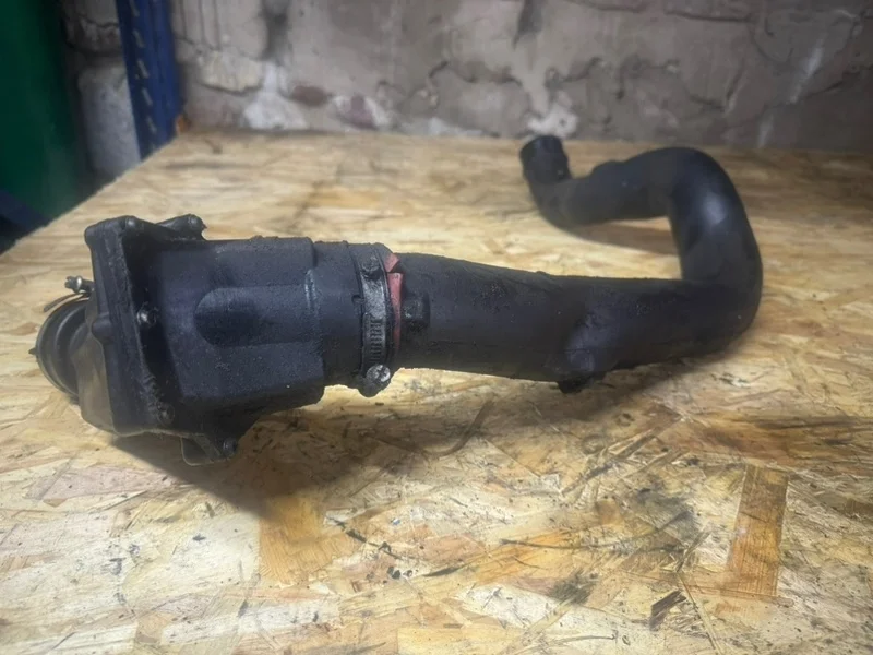 Патрубок интеркулера Volvo XC90 30794888 D5244T4