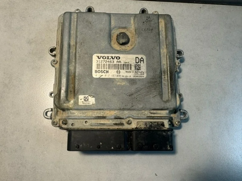 Блок управления двигателем Volvo XC90 31272463 D5244T4