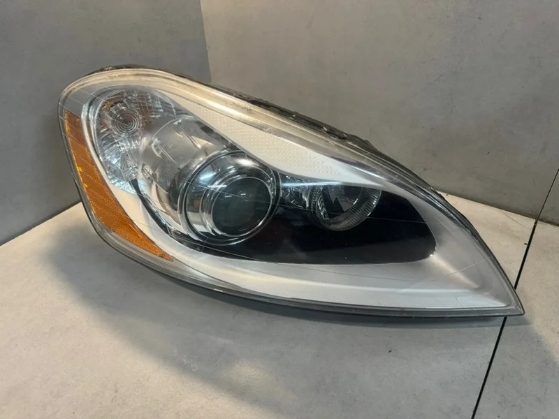 Фара ксеноновая Volvo XC60 2012 31420680 1 D5244T17, правая