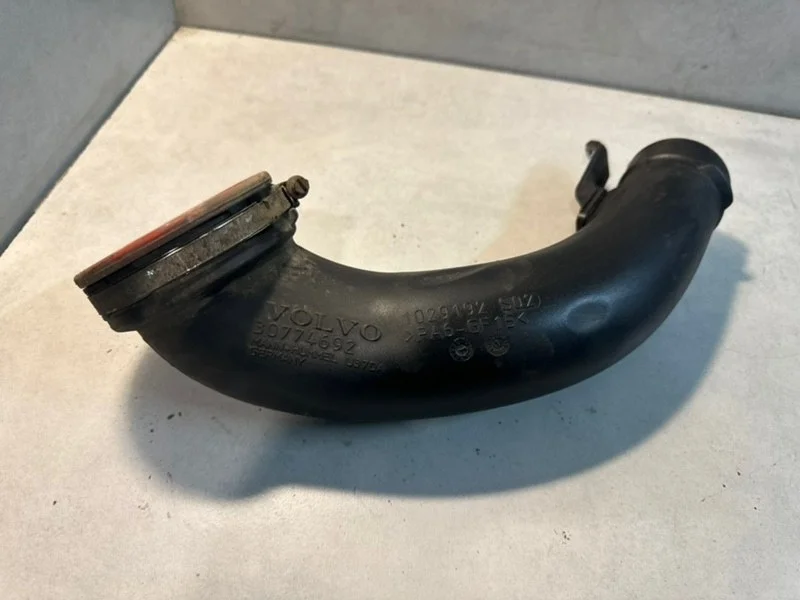 Патрубок интеркулера Volvo XC60 2012 30774692 1 D5244T17