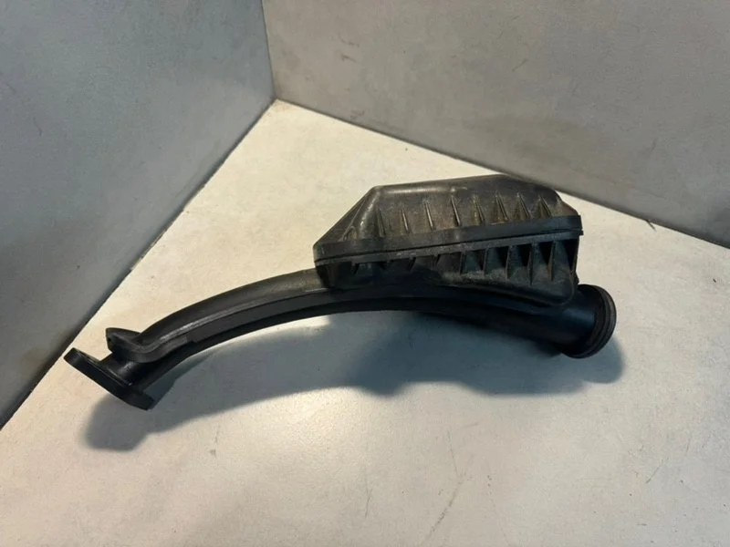 Резонатор воздушного фильтра Volvo XC70 30774691 D5244T15