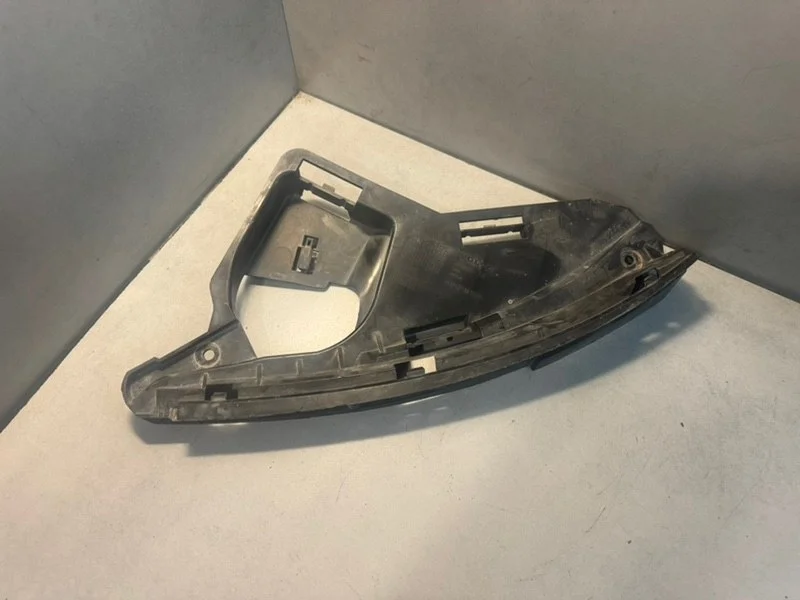 Кронштейн переднего бампера Volvo XC60 30763434, правый